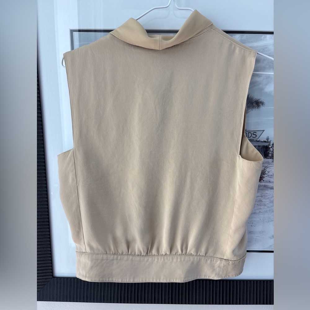 Vintage Armani Collezioni Beige Sleeveless Button-Down Crop Blouse Top Sz 6 - Picture 7 of 9